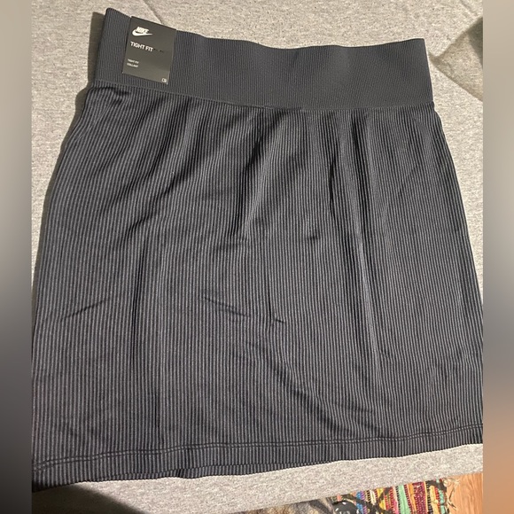 Nike Air Tight skirt, size L, Black - Picture 6 of 7